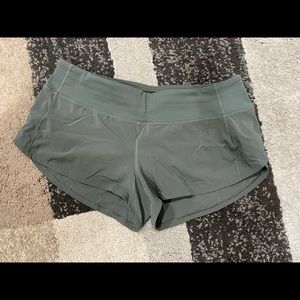 Lululemon Speed up Short 2.5inch - sage green